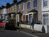 Domky v ulici Bedford Road, kde jsme bydleli
