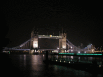 Noční pohled na Tower Bridge